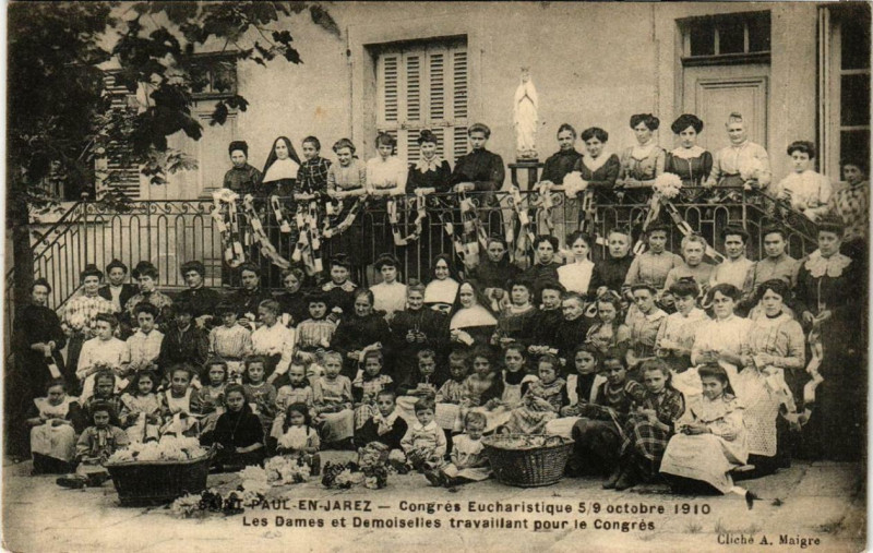 Carte postale ancienne Saint-Paul-en-Jarez Les Dames et Demoiselles travaillant. à Saint-Paul-en-Jarez