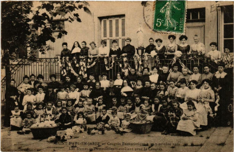 Carte postale ancienne Saint-Paul-en-Jarez Les Dames et Demoiselles travaillant. à Saint-Paul-en-Jarez