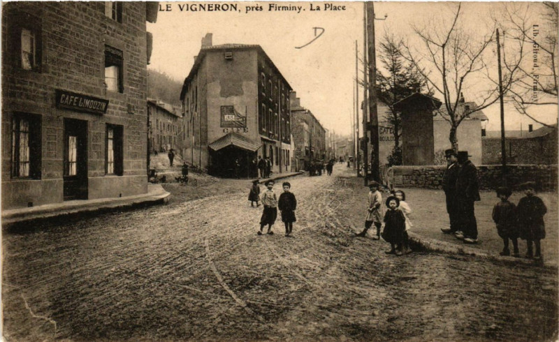 Carte postale ancienne Le Vigneron pres Firminy. La Place à Firminy