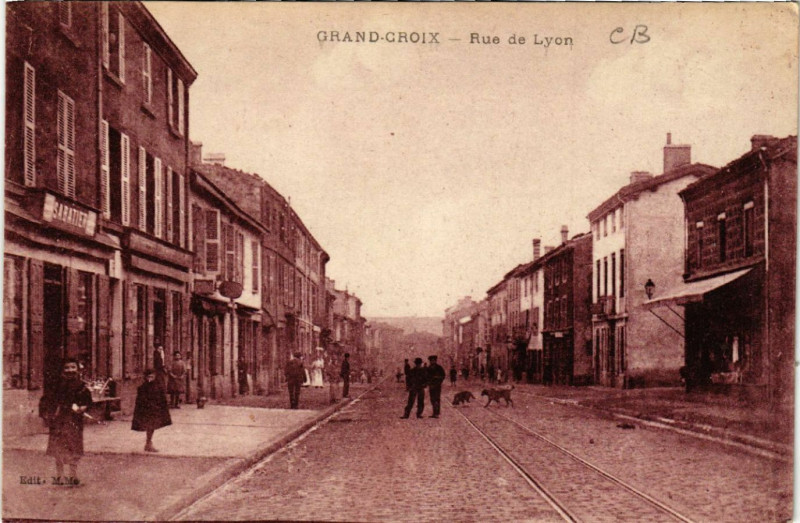 Carte postale ancienne Grand-Croix - Rue de Lyon