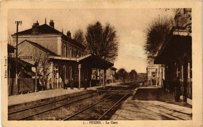Carte postale ancienne Feurs - La Gare à Feurs