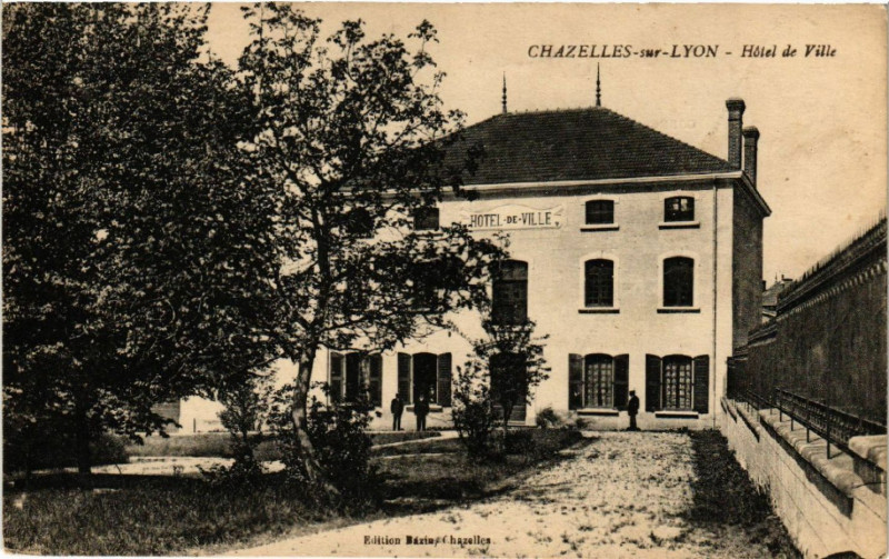 Carte postale ancienne Chazelles-sur-Lyon - Hotel de Ville à Chazelles-sur-Lyon