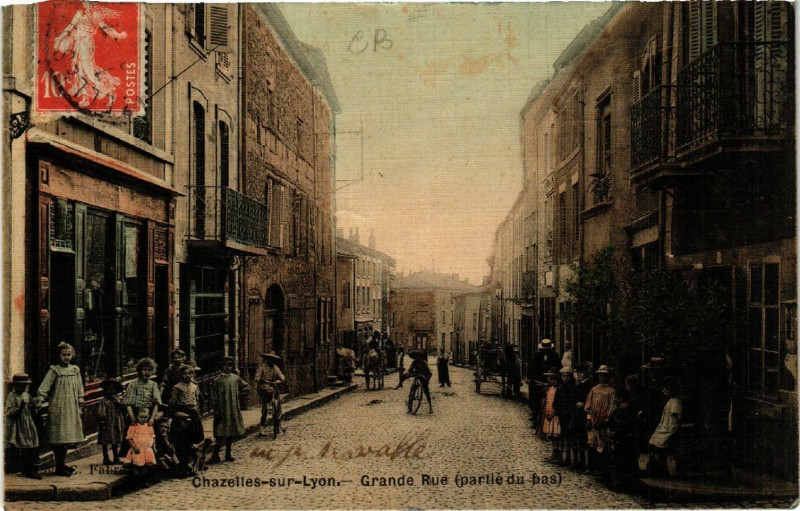 Carte postale ancienne Chazelles-sur-Lyon - Grande Rue (partie du bas ) à Chazelles-sur-Lyon
