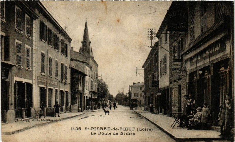 Carte postale ancienne Saint-Pierre-de-Boeuf - La Route de Nimes à Saint-Pierre-de-Boeuf