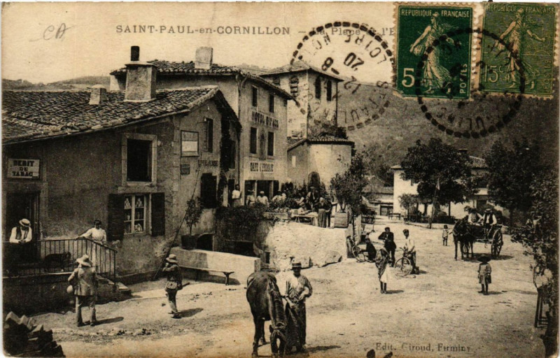 Carte postale ancienne Saint-Paul-en-Cornillon - La Place et l'Eglise à Saint-Paul-en-Cornillon