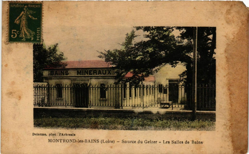 Carte postale ancienne Montrond-les-Bains - Source du Geizer - Les Salles de Bains à Montrond-les-Bains