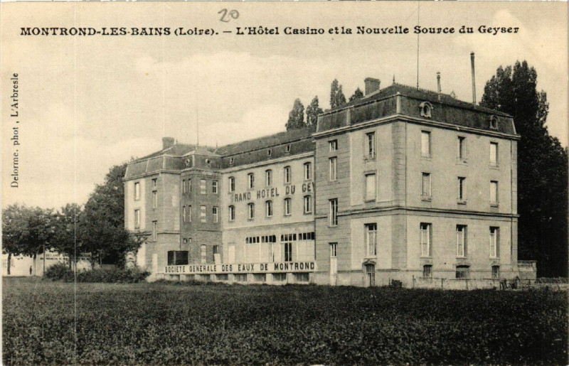 Carte postale ancienne Montrond-les-Bains - L'Hotel Casino à Montrond-les-Bains