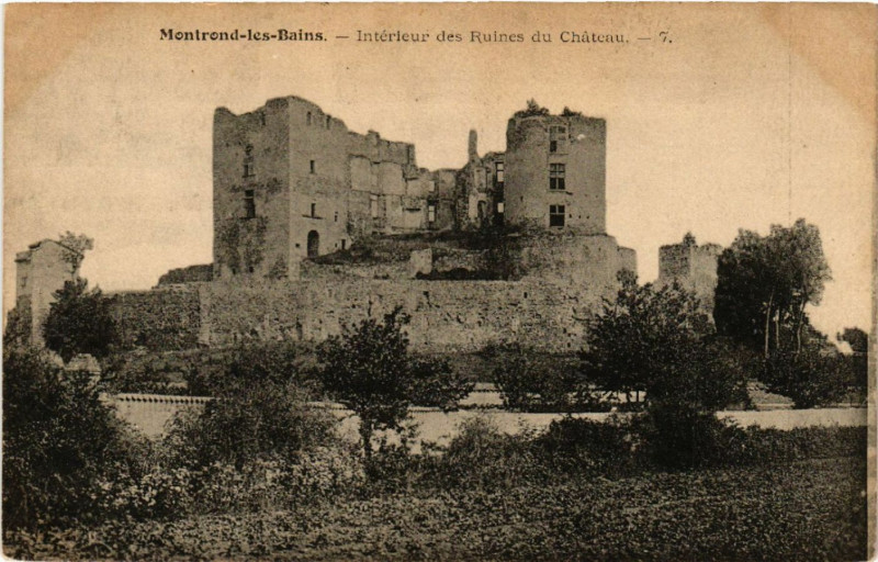 Carte postale ancienne Montrond-les-Bains - Interieur des Ruines du Chateau à Montrond-les-Bains