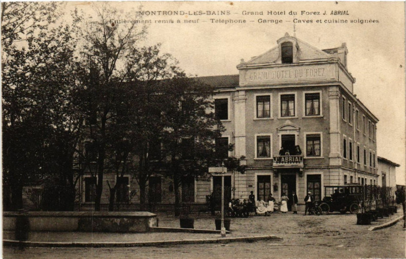 Carte postale ancienne Montrond-les-Bains - Grand Hotel du Forez J. Abrial à Montrond-les-Bains