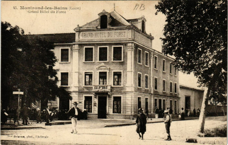 Carte postale ancienne Montrond-les-Bains - Grand Hotel du Forez à Montrond-les-Bains