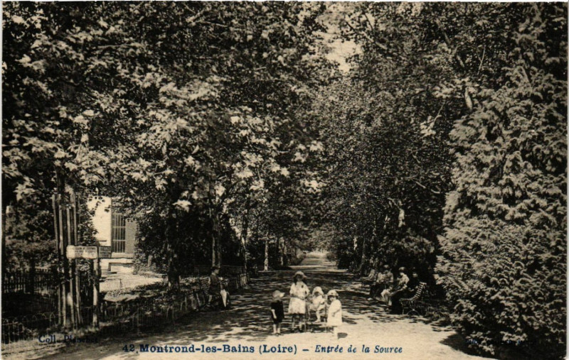 Carte postale ancienne Montrond-les-Bains - Entrée de la Source à Montrond-les-Bains