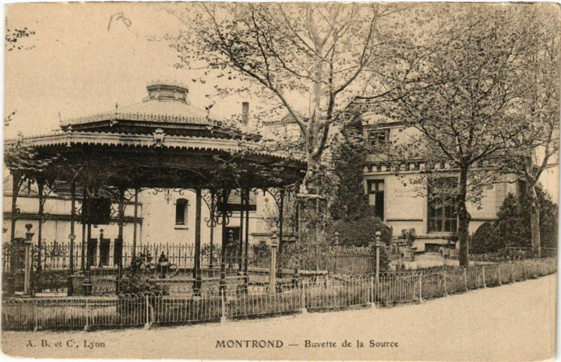 Carte postale ancienne Montrond - Buvette de la Source