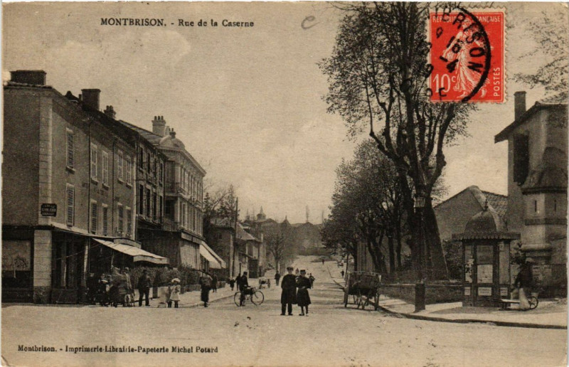 Carte postale ancienne Montbrison - Rue de la Caserne à Montbrison