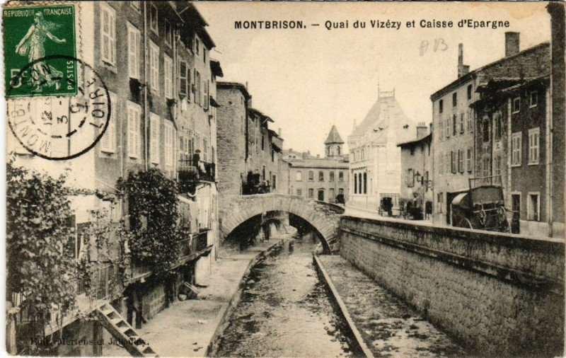 Carte postale ancienne Montbrison - Quai di Vizézy et Caisse d'Epargne à Montbrison