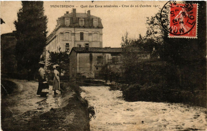 Carte postale ancienne Montbrison - Quai des Eaux minérales - Crue du 16 Octobre 1907 à Montbrison