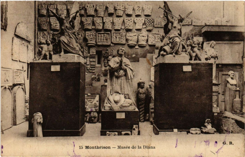 Carte postale ancienne Montbrison - Musée de la Diana à Montbrison