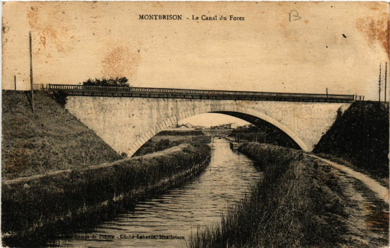 Carte postale ancienne Montbrison - Le Canal du Forez à Montbrison