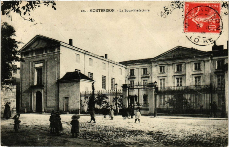 Carte postale ancienne Montbrison - La-sous-Prefecture à Montbrison