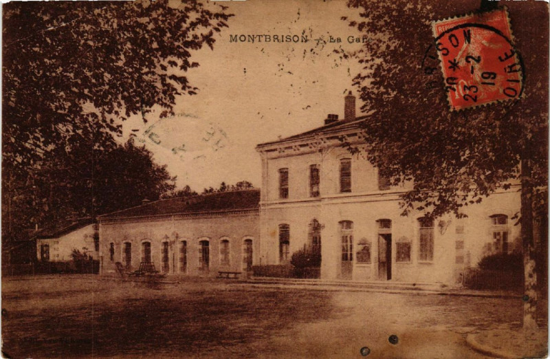 Carte postale ancienne Montbrison - La Gare à Montbrison