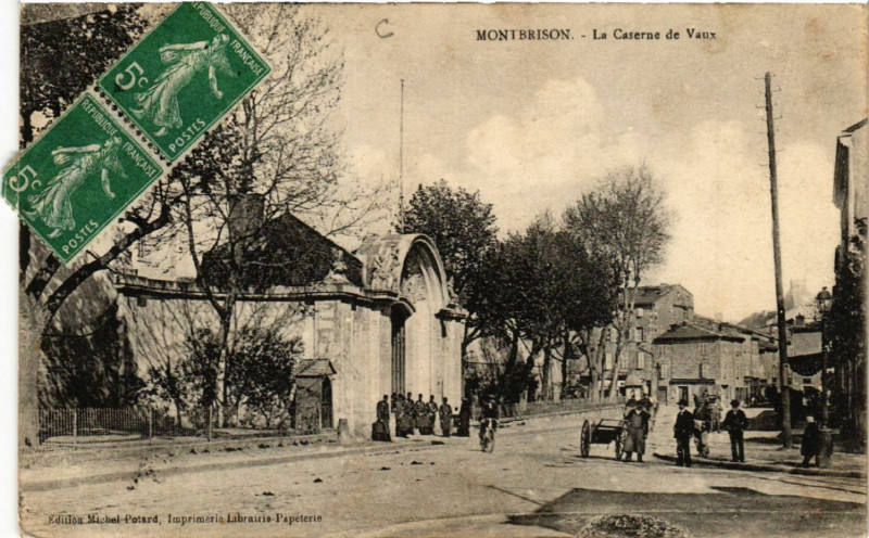 Carte postale ancienne Montbrison - La Caserne de Vaux à Montbrison