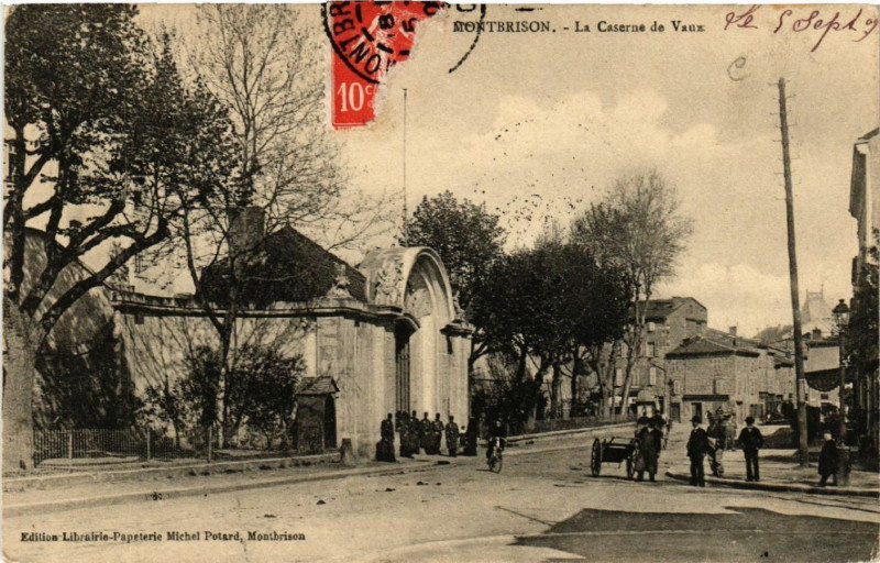 Carte postale ancienne Montbrison - La Caserne de Vaux à Montbrison