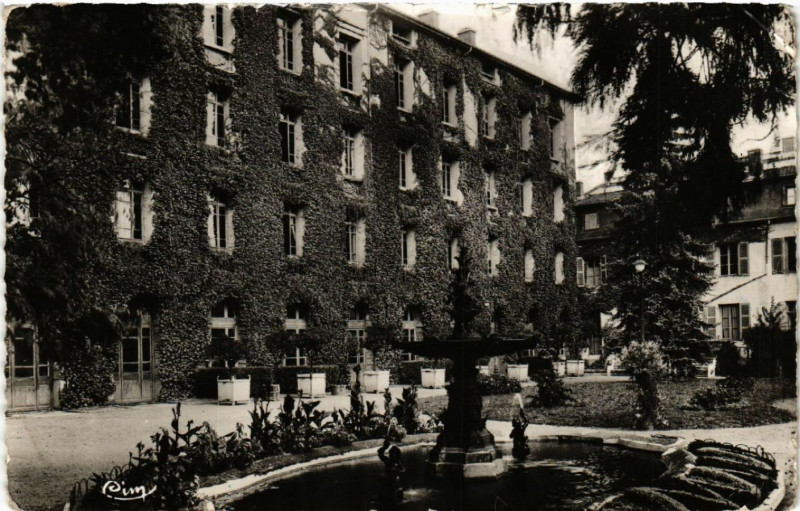 Carte postale ancienne Montbrison - L'Orangerie à Montbrison