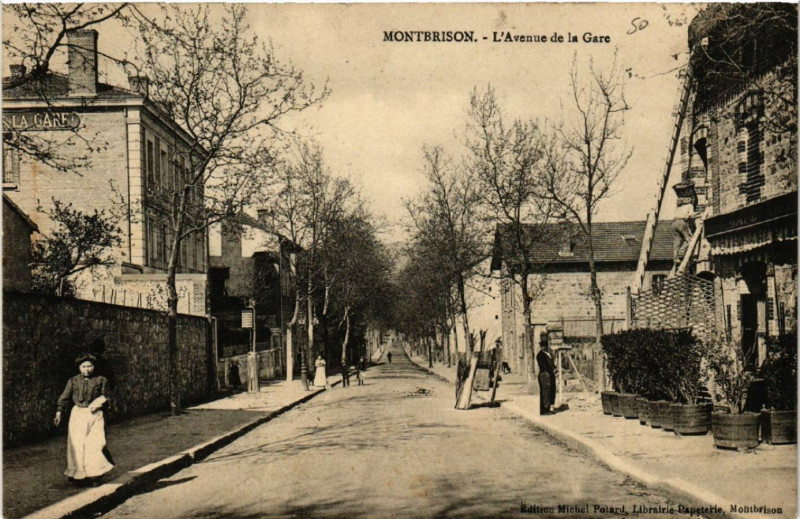 Carte postale ancienne Montbrison - L'Avenue de la Gare à Montbrison