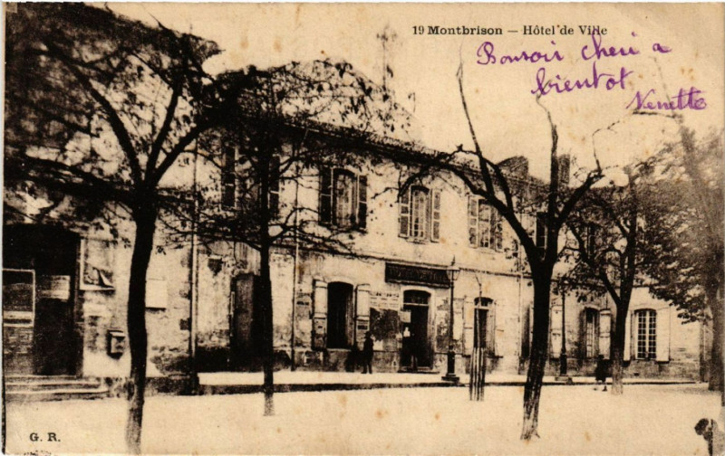 Carte postale ancienne Montbrison - Hotel de Ville à Montbrison