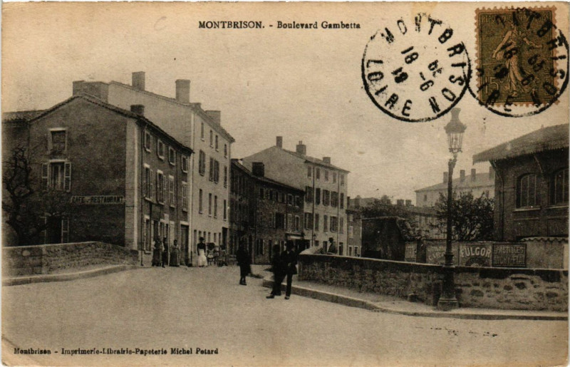 Carte postale ancienne Montbrison - Boulevard Gambetta à Montbrison