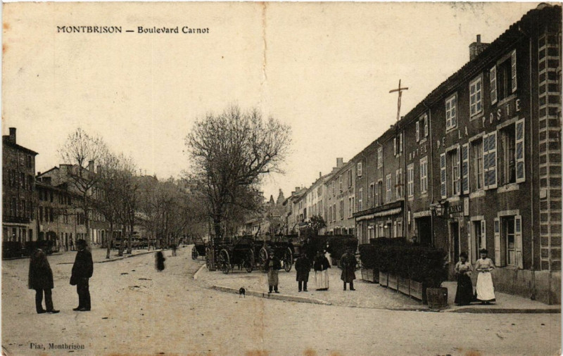 Carte postale ancienne Montbrison - Boulevard Carnot à Montbrison
