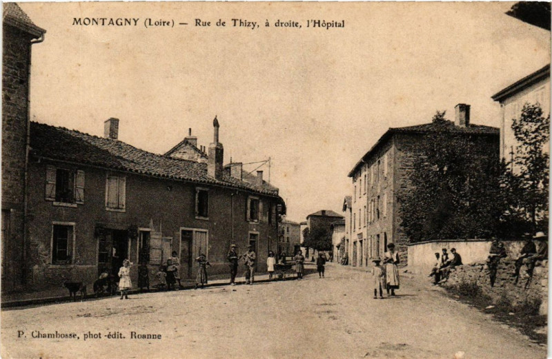 Carte postale ancienne Montagny - Rue de Thizy - a droite - L'Hopital à Montagny