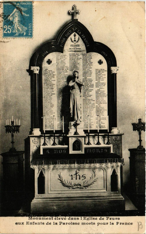 Carte postale ancienne Monument élevé dans Eglise de Feurs aux Enfants de la Paroissiale à Feurs