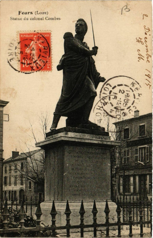 Carte postale ancienne Feurs - Statue du colonel Combes à Feurs