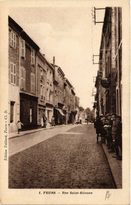 Carte postale ancienne Feurs - Rue St-Etienne à Feurs