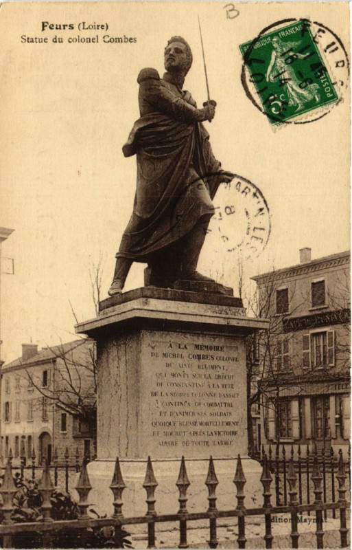 Carte postale ancienne Feurs - Statue du colonel Combes à Feurs