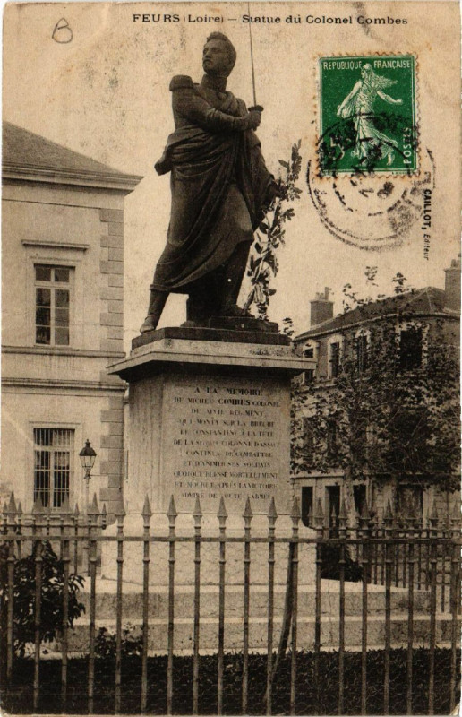 Carte postale ancienne Feurs - Statue du Colonel Combes à Feurs