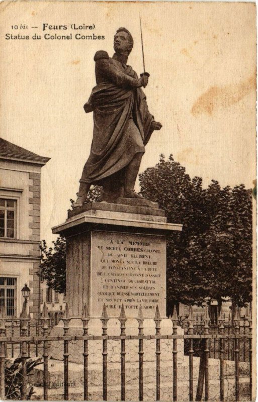 Carte postale ancienne Feurs - Statue du Colonel Combes à Feurs
