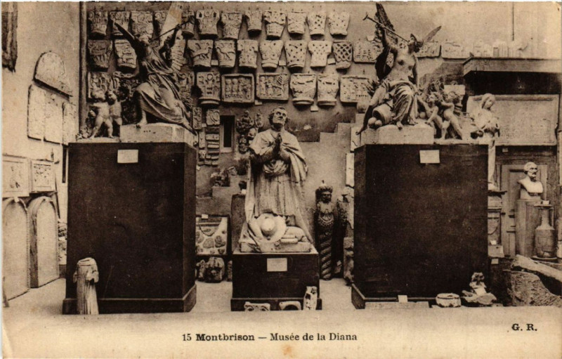 Carte postale ancienne Montbrison - Musée de la Diana à Montbrison