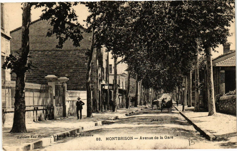 Carte postale ancienne Montbrison - Avenue de la Gare France à Montbrison