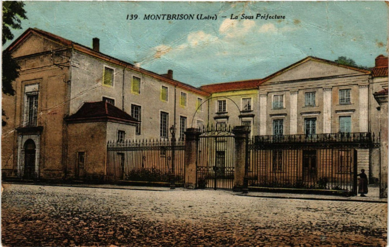 Carte postale ancienne Montbrison - La Sous Préfecture à Montbrison