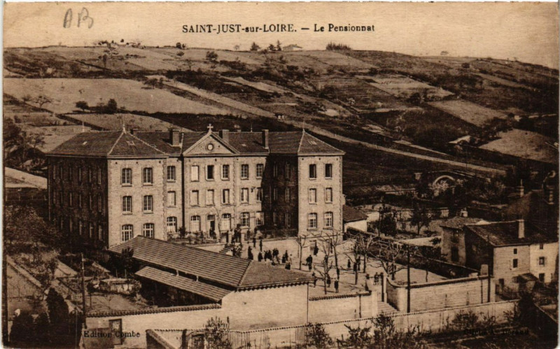 Carte postale ancienne Saint-Just-sur-Loire - Le Pensionnat