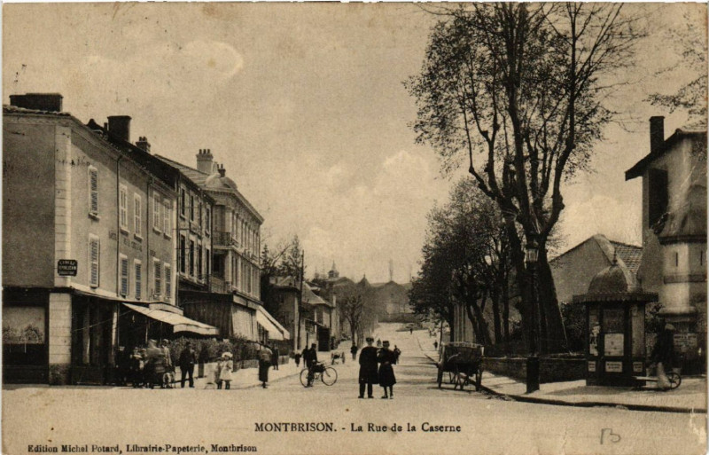 Carte postale ancienne Montbrison - La Rue de la Caserne à Montbrison