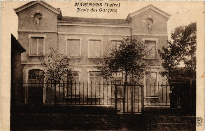 Carte postale ancienne Maringes - Ecole des Garcons à Maringes