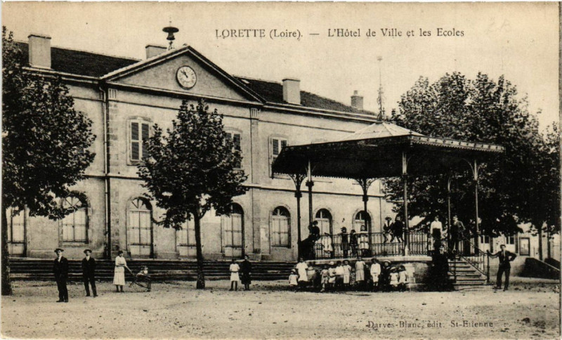 Carte postale ancienne Lorette - L'Hotel de Ville et les Ecoles à Lorette