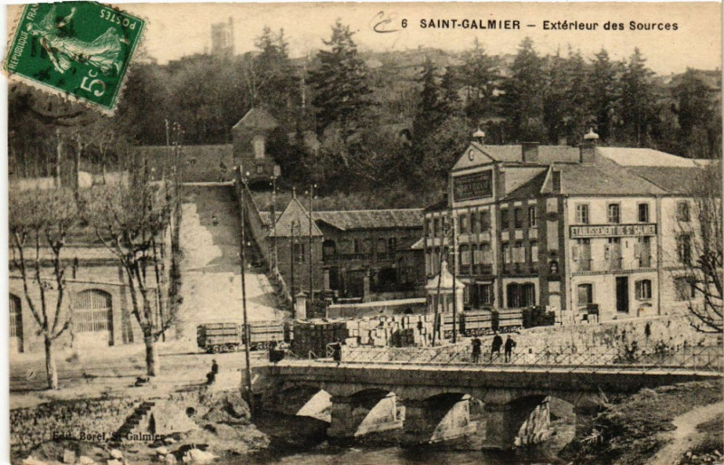 Carte postale ancienne Saint-Galmier - Extérieur des Sources à Saint-Galmier