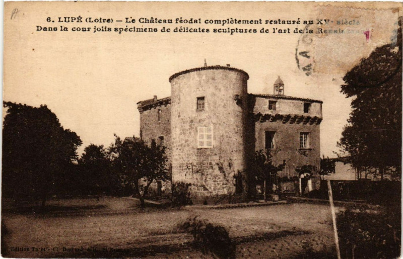 Carte postale ancienne Lupe - Le Chateau féodal compétement restauré au Xv siécle à Lupé