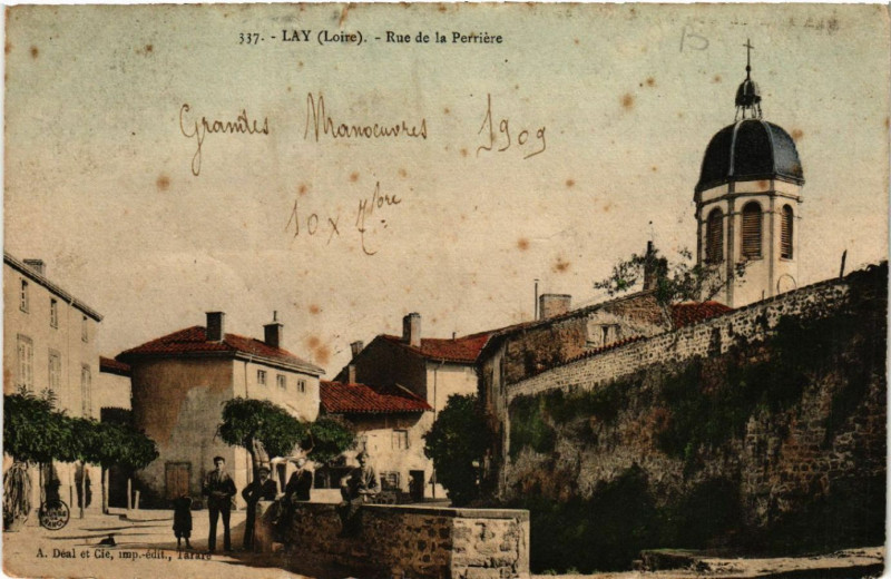 Carte postale ancienne Lay - Rue de la Perriere à Lay