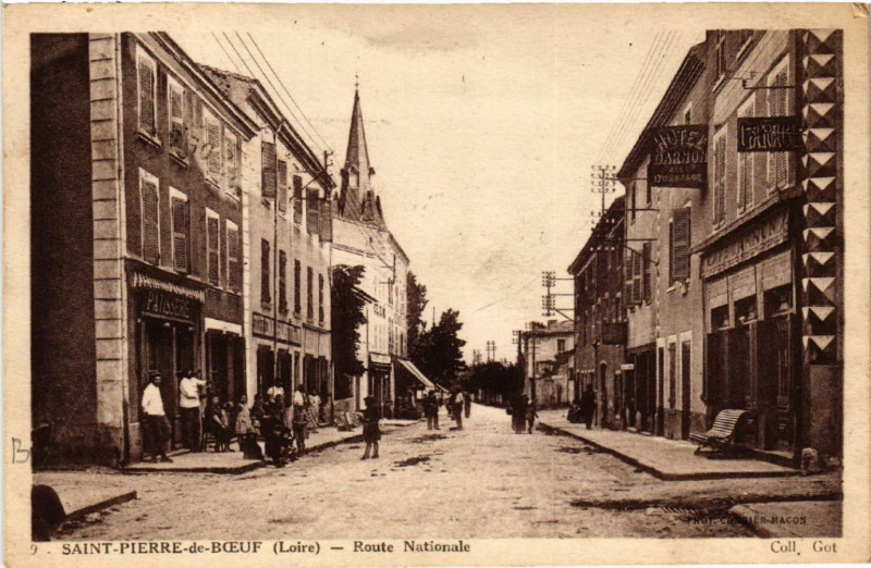 Carte postale ancienne Saint-Pierre-de-Boeuf - Route Nationale à Saint-Pierre-de-Boeuf