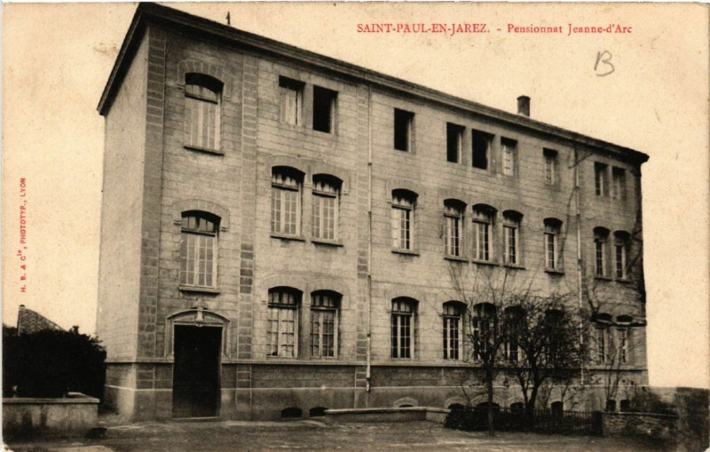 Carte postale ancienne Saint-Paul-en-Jarez - Pensionnat Jeanne d'Arc à Saint-Paul-en-Jarez