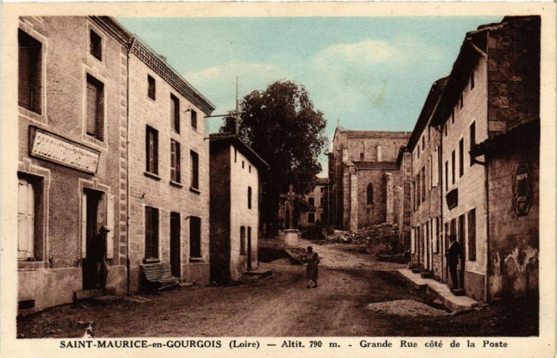 Carte postale ancienne Saint-Maurice-en-Gourgois - alt. 790 m. - Grande Rue coté . à Saint-Maurice-en-Gourgois